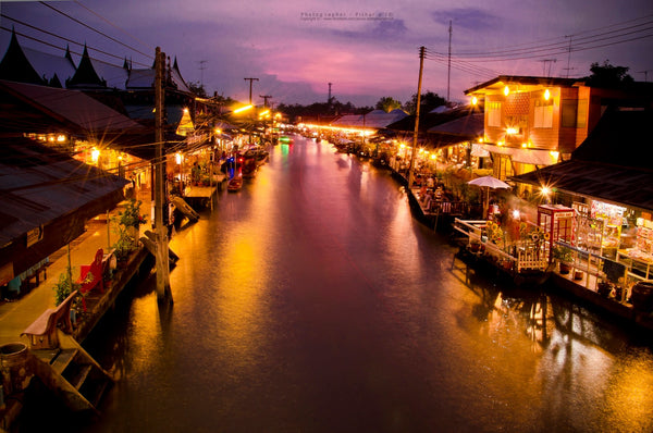 Floating Night Market in Amphawa Thailand